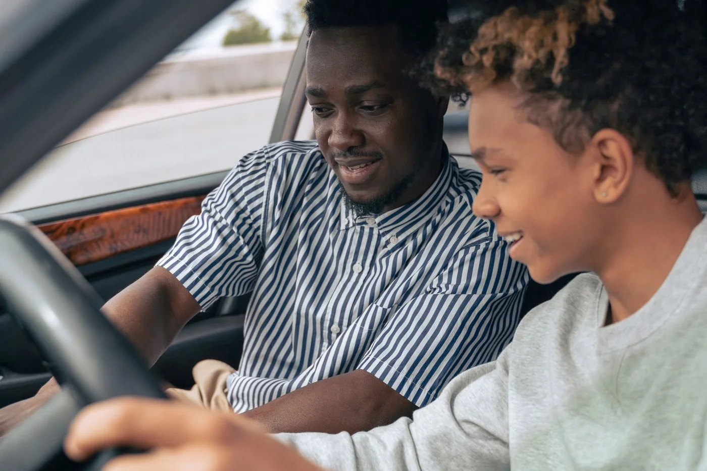 A driving lesson with the instructor