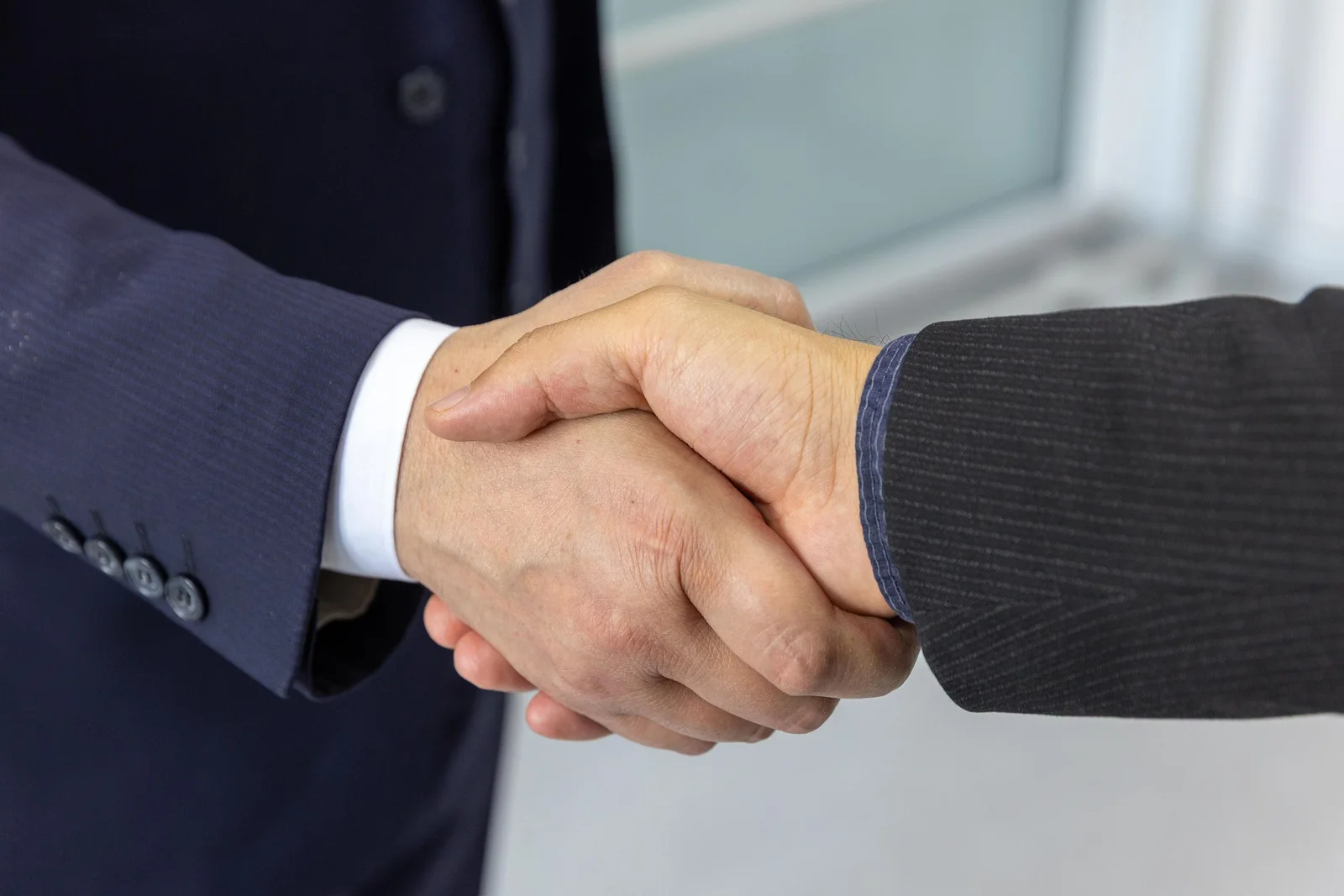 SA or Sagl? Choosing the right legal form before seeing the notary