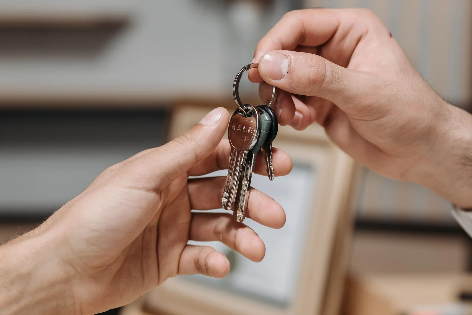 Buying a home in Ticino: what the notary does, step by step