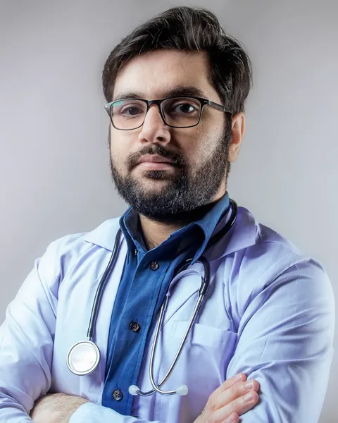 Portrait of Dr. med. Luca Ferrari