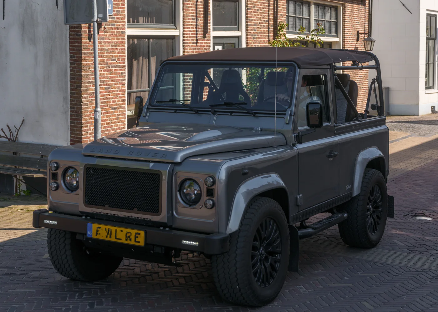 Defender 90 “Steel”