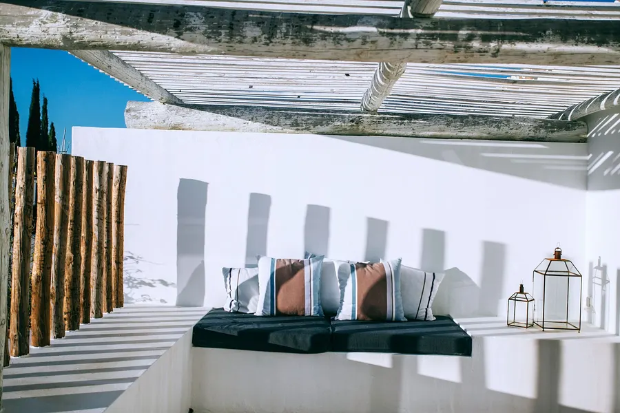 Pergolas & outdoor structures