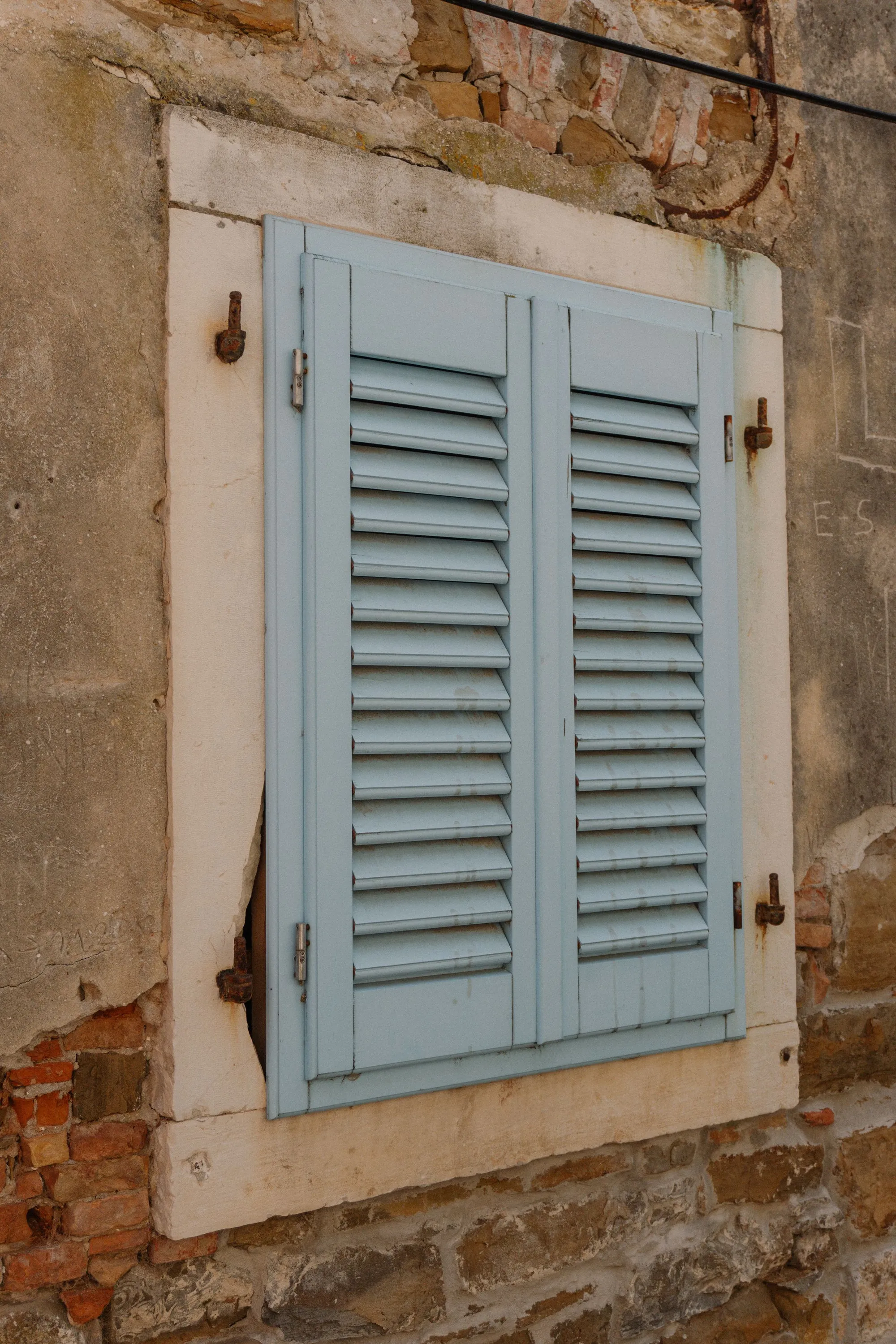 Shutters & blinds